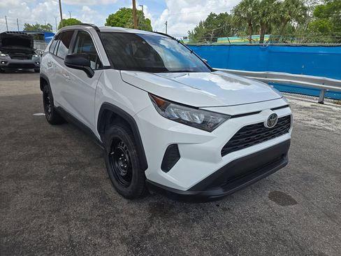 Used 2019 Toyota RAV4 LE FWD image 4