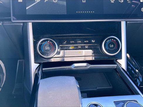 Used 2023 Land Rover Range Rover SE image 32