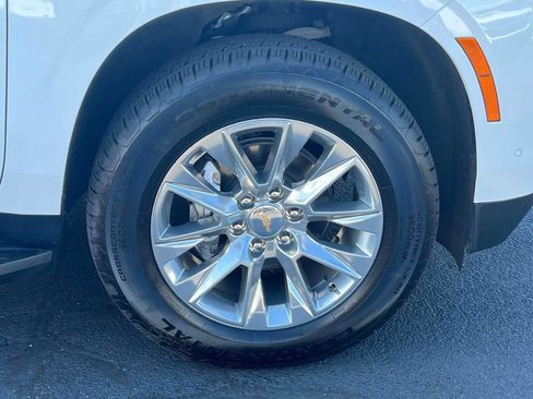 Used 2025 Chevrolet Tahoe LS AWD/4WD image 12