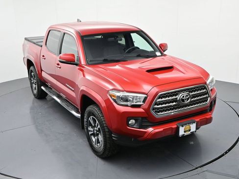 Used 2017 Toyota Tacoma TRD Sport image 15