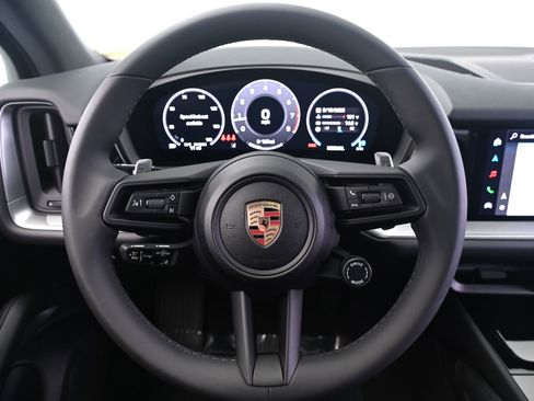 Used 2025 Porsche Cayenne image 46