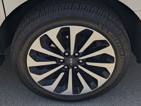 Certified 2024 Lincoln Navigator L Reserve AWD/4WD image 8