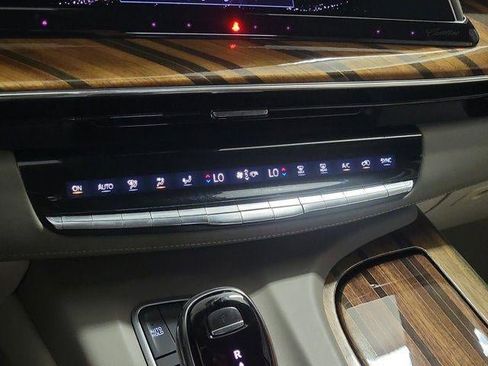 Used 2021 Cadillac Escalade Premium Luxury Platinum RWD image 28