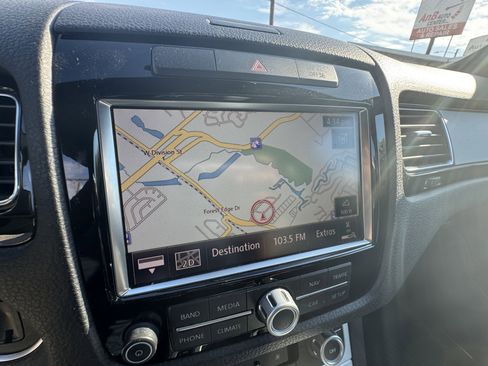 Used 2014 Volkswagen Touareg TDI image 14