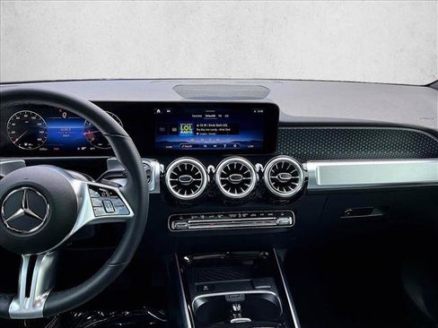 Used 2026 Mercedes-Benz GLB 250 image 8