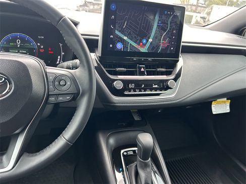 Used 2025 Toyota Corolla SE image 18