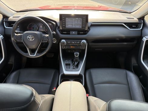 Used 2019 Toyota RAV4 XLE Premium image 4