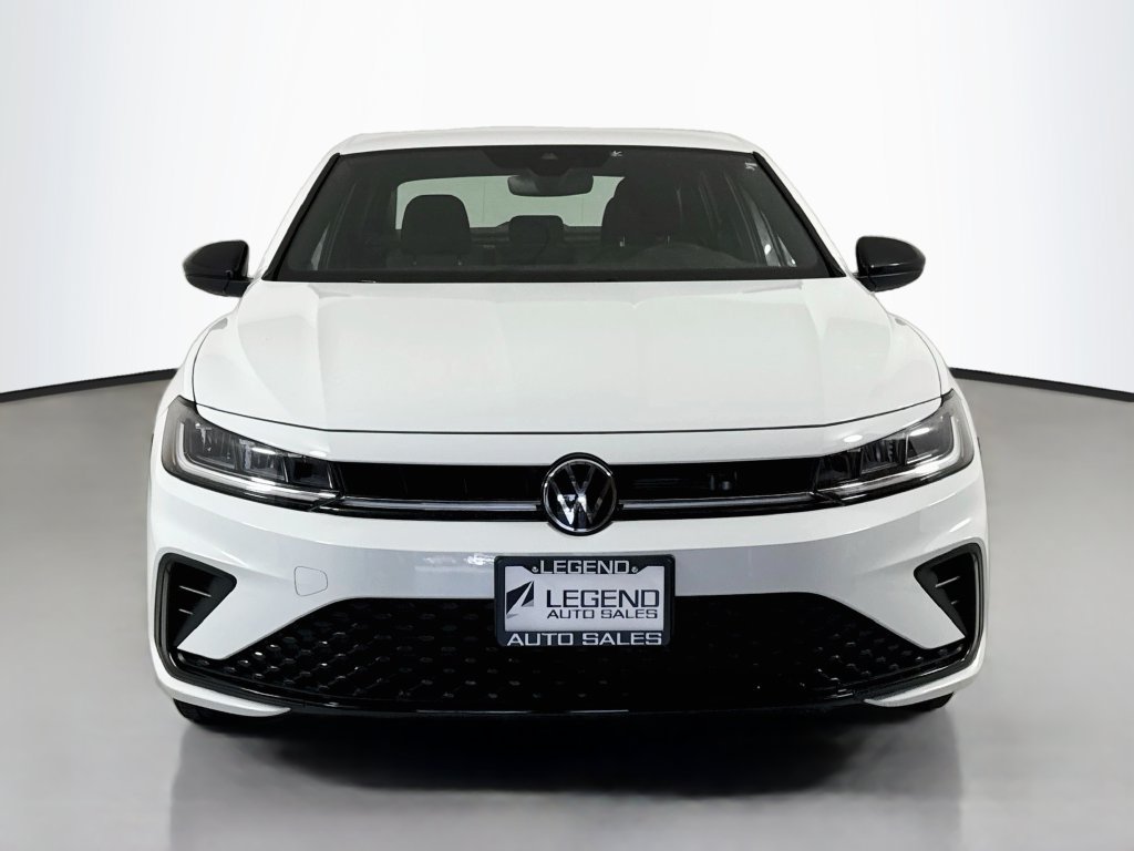 Used 2025 Volkswagen Jetta Sport FWD image 3