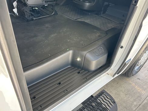 Used 2024 RAM ProMaster 3500 w/ Delivery Van Package image 25