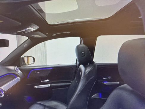 Used 2022 Mercedes-Benz GLB 250 w/ Premium Package Lite image 6