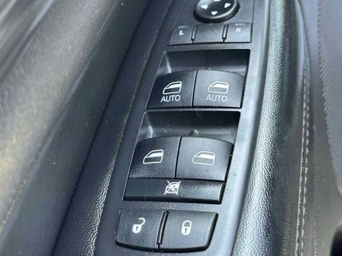 Used 2019 Jeep Grand Cherokee Laredo RWD image 24