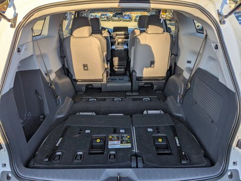 Used 2024 Toyota Sienna LE image 13