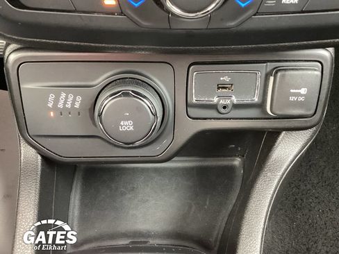 Used 2023 Jeep Renegade Latitude AWD/4WD image 23