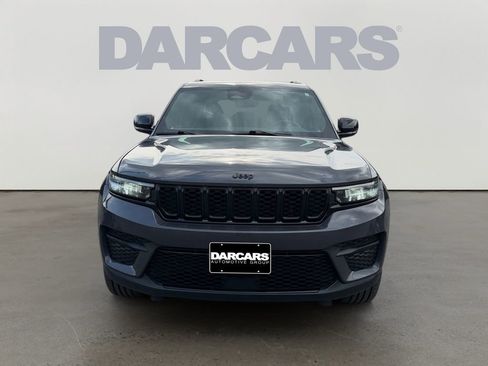 Used 2024 Jeep Grand Cherokee Altitude AWD/4WD image 2