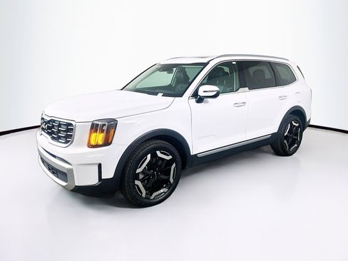 Used 2025 Kia Telluride S FWD image 3