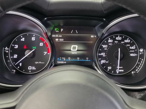 Used 2023 Alfa Romeo Stelvio Veloce AWD/4WD image 34
