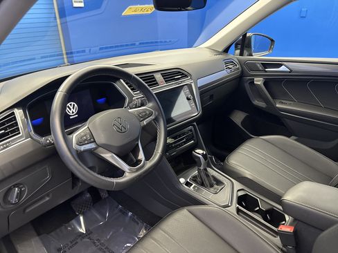 Certified 2023 Volkswagen Tiguan SE FWD image 11