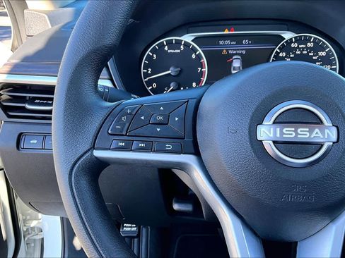 Used 2025 Nissan Altima 2.5 SV image 23