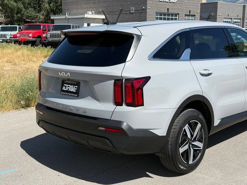 Used 2022 Kia Sorento LX AWD/4WD image 10