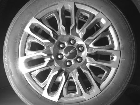 Used 2023 GMC Yukon XL Denali Ultimate AWD/4WD image 9