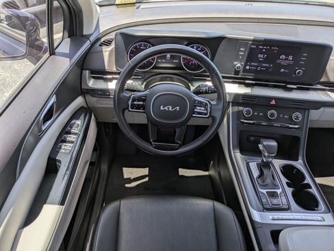 Certified 2022 Kia Carnival LX FWD image 13