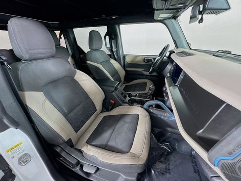 Used 2023 Ford Bronco Wildtrak image 27