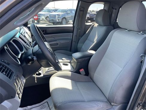 Used 2014 Toyota Tacoma 4x4 Access Cab image 11