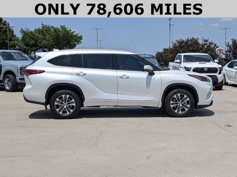 Used 2021 Toyota Highlander XLE AWD/4WD image 4