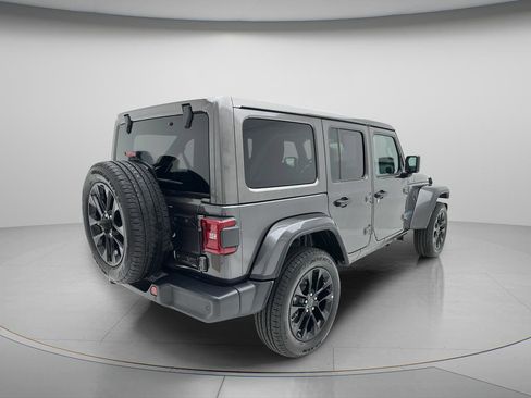 Used 2025 Jeep Wrangler Unlimited Sahara w/ Safety Group AWD/4WD image 5