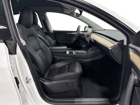 Certified 2023 Tesla Model Y Long Range AWD/4WD image 13