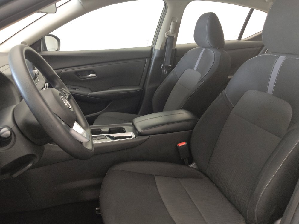 Used 2025 Nissan Sentra SV FWD image 17