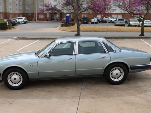 Used 1990 Jaguar XJ Vanden Plas RWD image 26