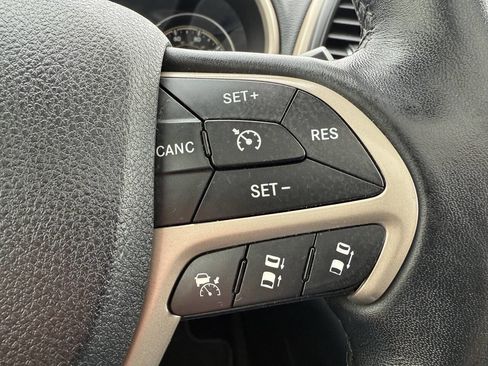 Used 2015 Jeep Cherokee Limited w/ Luxury Group image 24