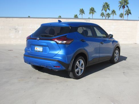 Used 2025 Nissan Kicks Play S image 5