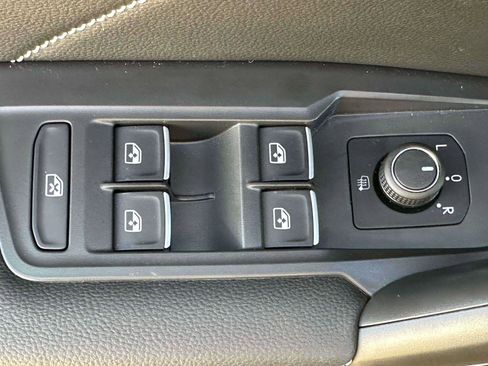 New 2024 Volkswagen Tiguan SE image 13