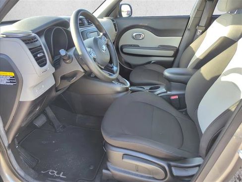Used 2018 Kia Soul image 11