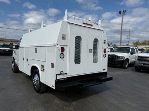 Used 2013 Ford E-350 and Econoline 350 Super Duty w/ Class I Trailer Tow Pkg image 7
