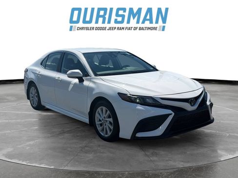 Used 2024 Toyota Camry SE FWD image 1