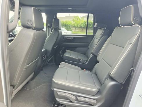 New 2026 Chevrolet Suburban Premier w/ Sun And Tow Package AWD/4WD image 10