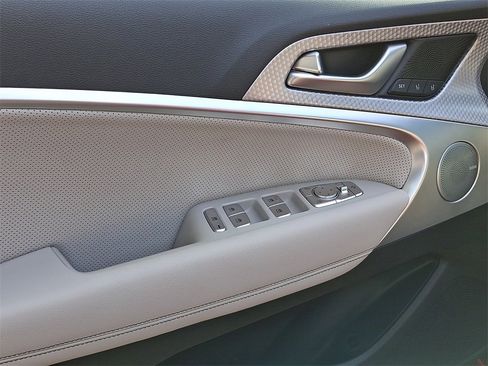 Used 2023 Genesis G70 3.3T w/ Sport Advanced Package image 13