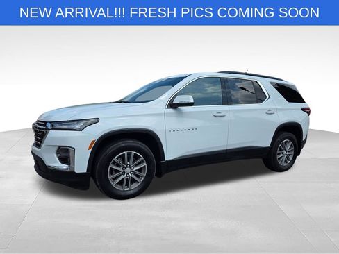 Used 2023 Chevrolet Traverse LT FWD image 2