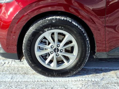 Used 2024 Kia Carnival LX image 6