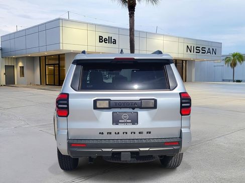 Used 2025 Toyota 4Runner TRD Off-Road image 7