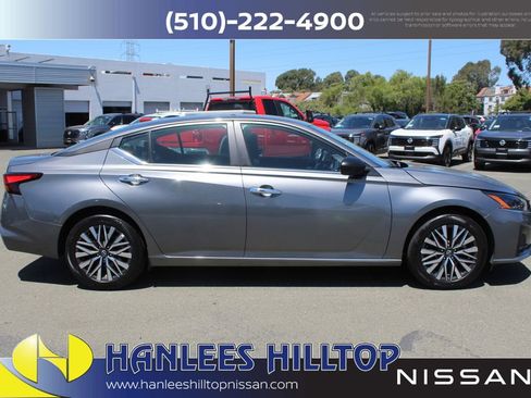 Used 2025 Nissan Altima 2.5 SV FWD image 6