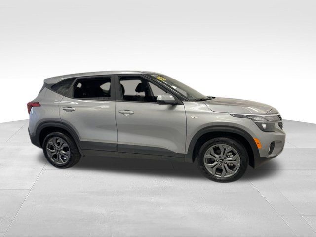 Used 2026 Kia Seltos LX FWD image 8