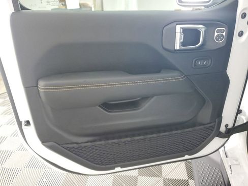 New 2025 Jeep Gladiator Sport image 27