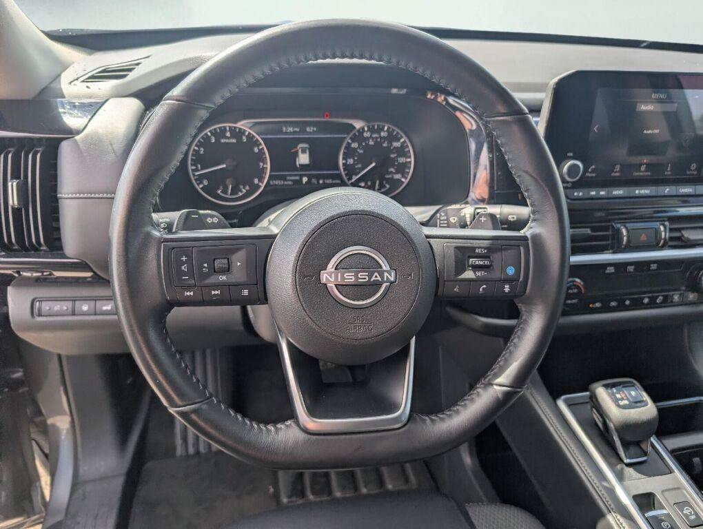 Used 2025 Nissan Pathfinder SV FWD image 31