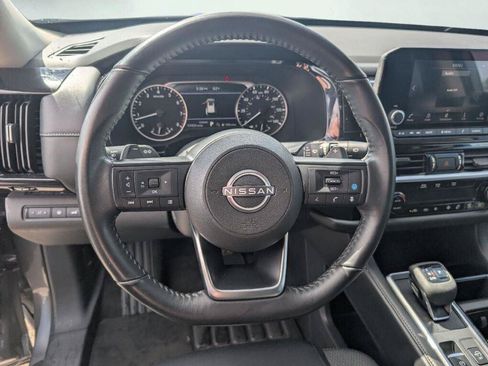 Used 2025 Nissan Pathfinder SV FWD image 31