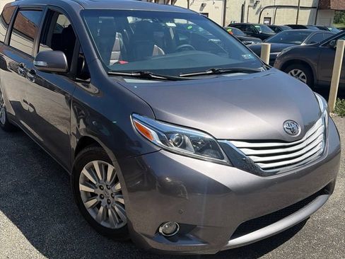 Used 2015 Toyota Sienna Limited Premium FWD image 4