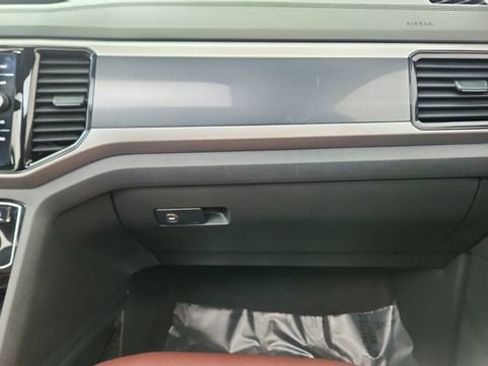 Used 2020 Volkswagen Atlas Cross Sport SEL Premium image 36